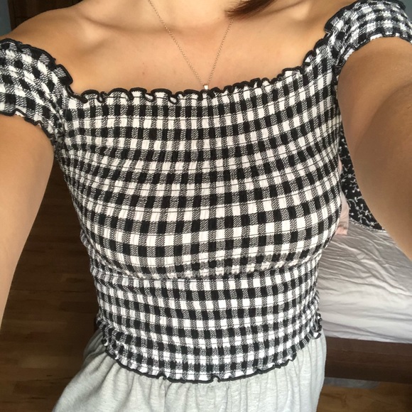 Hollister Off The Shoulder Top - Picture 4 of 6